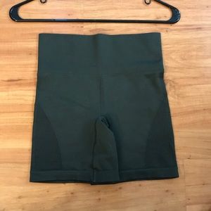 Lululemon sculpt shorts